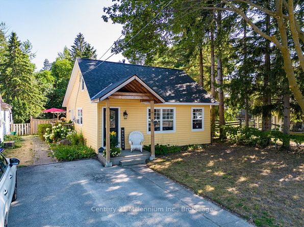 66 9th St, Collingwood, ON L9Y 2G2
