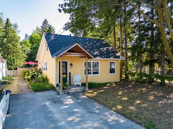 66 9th St, Collingwood, ON L9Y 2G2