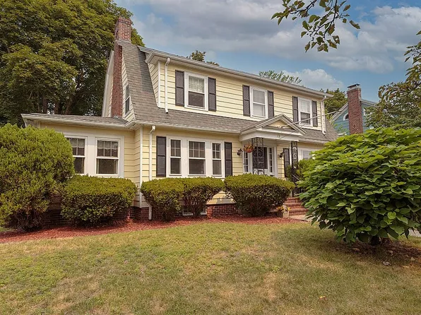 52 Oak Ridge Rd, Medford, MA 02155