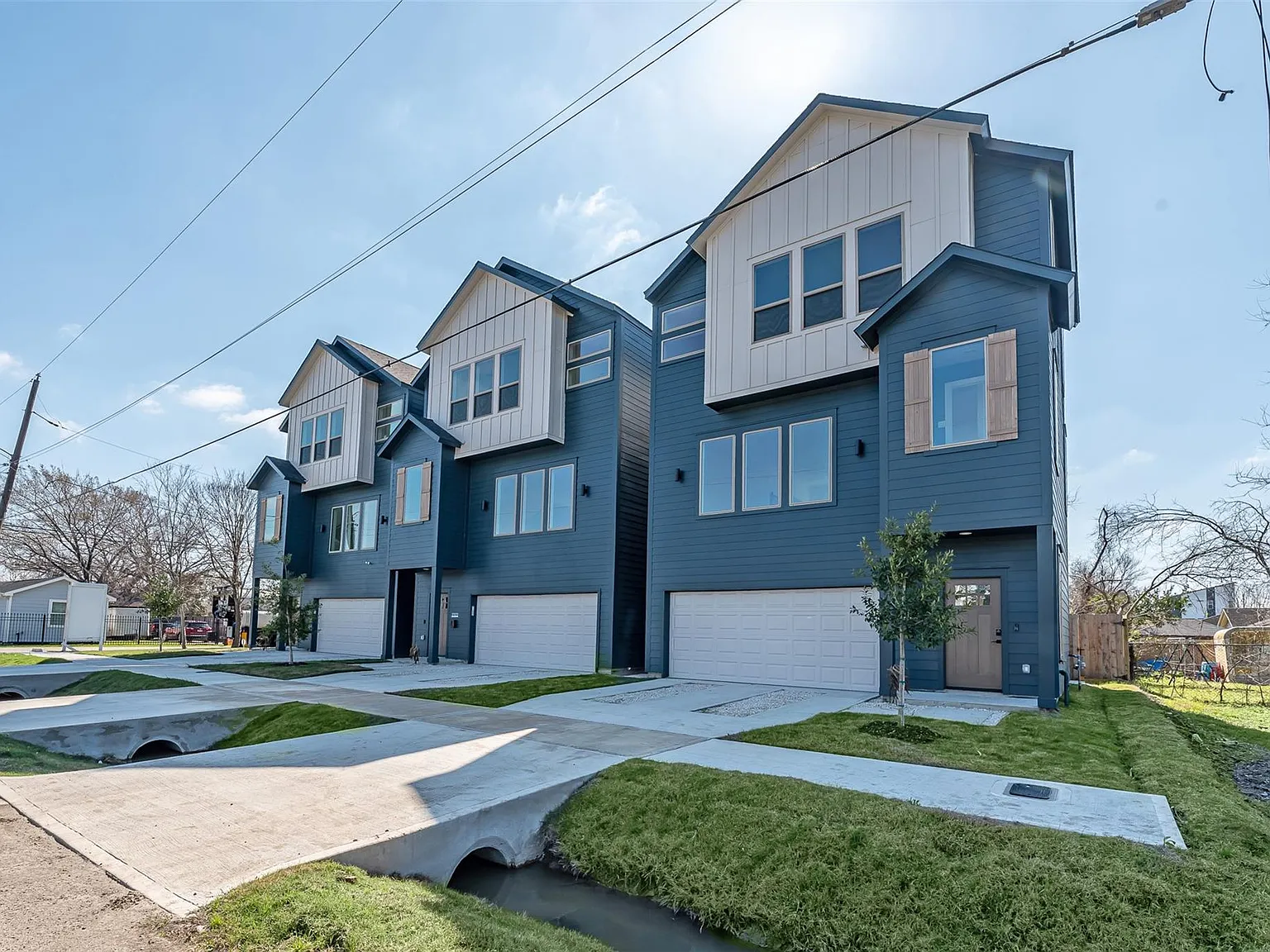 3 bed, 3.5 bath, 2088 sqft, $2,800 — Photo 3
