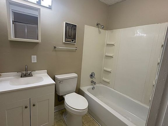 5th image of 107 E Hickman St