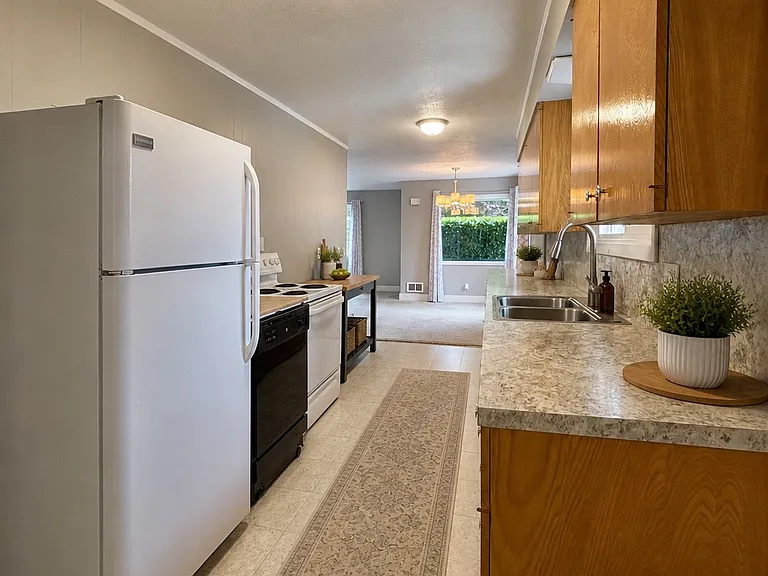 605 N Adams St — Photo 7