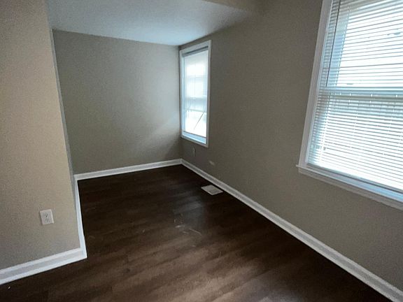 5th image of 123 Berry Ave