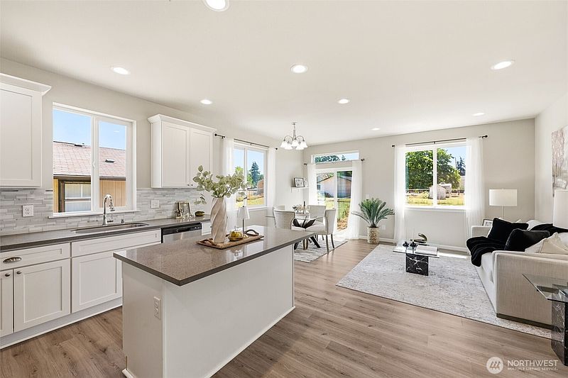 2nd image of 412 170th Street S