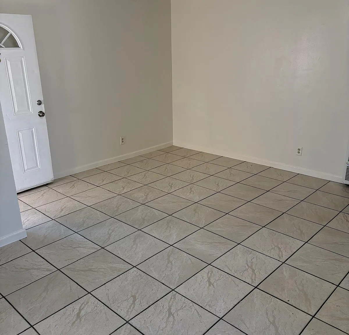 2 bed, 600 sqft, $1,650 — Photo 3