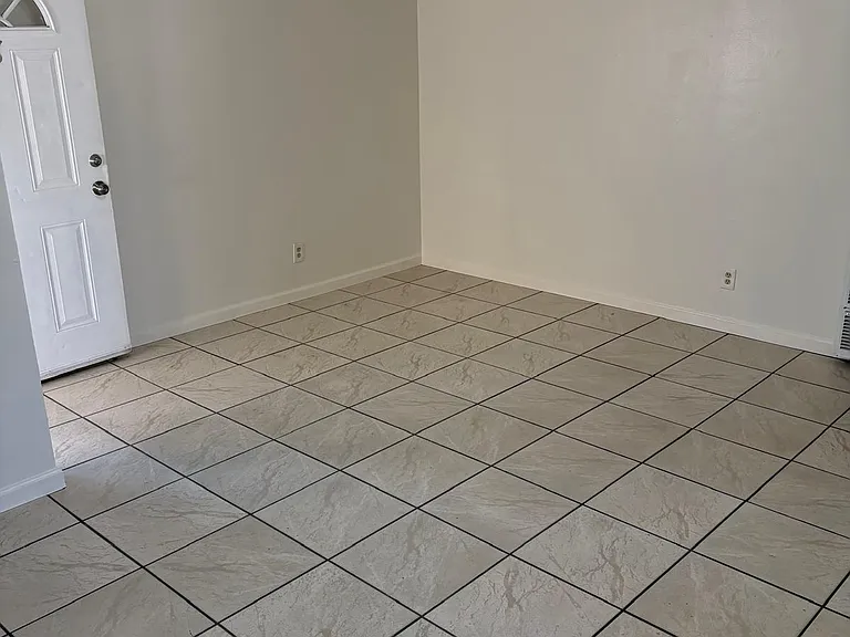 44040 Division St #8 — Photo 3