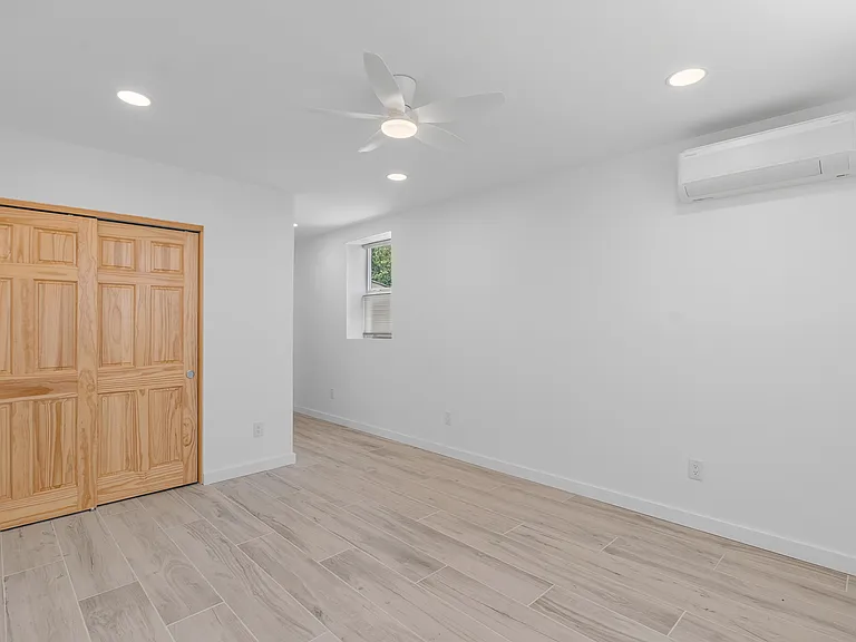 Large bedroom, closet and minisplit