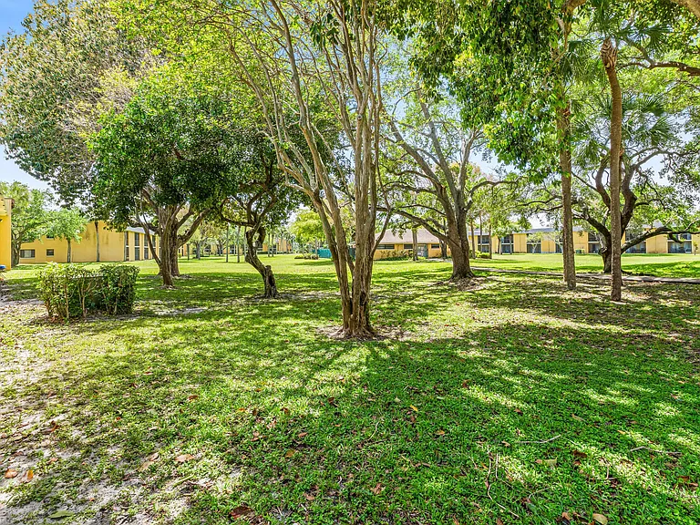 507 Meadows Cir — Photo 23