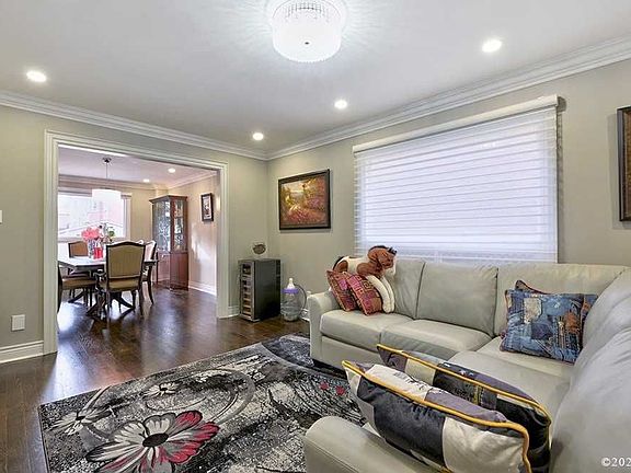 3rd image of 48 Havagal Cres