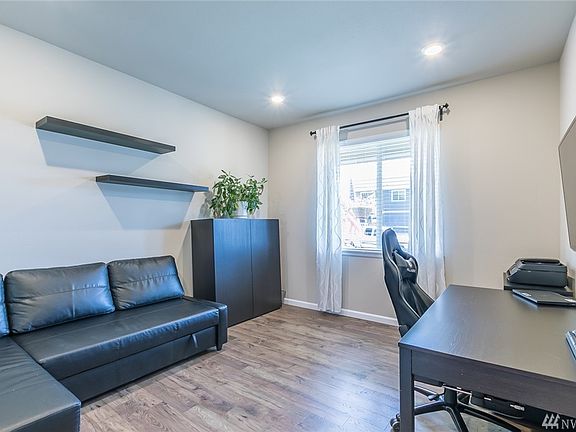 5th image of 13403 187th Avenue Ct E