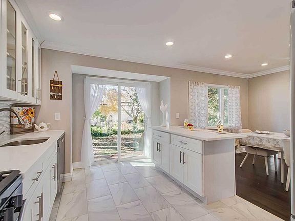 5th image of 4 Coronet Ln