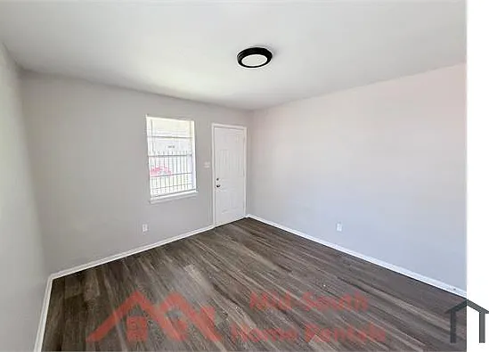 1353 Fairfax St — Photo 3