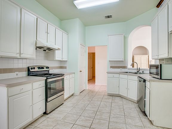 3rd image of 3021 Sawtooth Dr