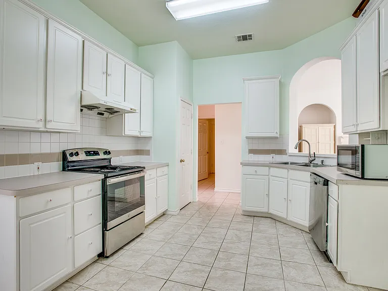 3021 Sawtooth Dr — Photo 3