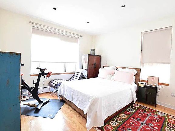 5th image of 106 W 69th St APT 9C