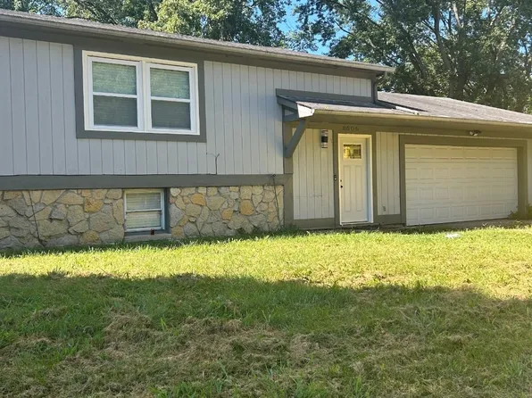 8605 Spring Valley Ln, Indianapolis, IN 46231