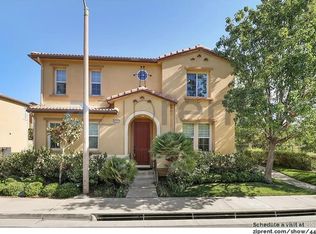 25333 Los Arqueros Dr, Valencia, CA 91381