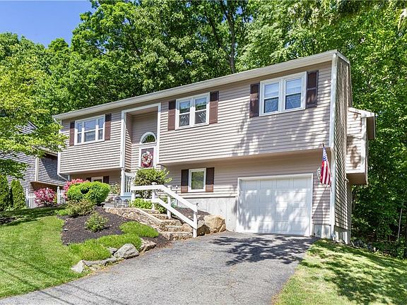 3rd image of 8 Beaver Creek Ct