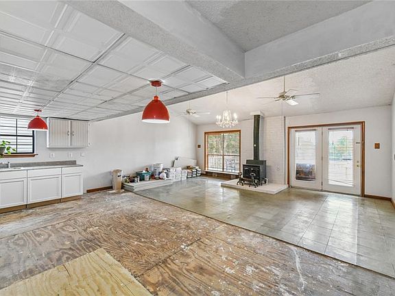 4th image of 4232 San Remo St