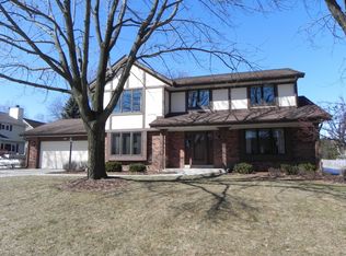 3997 S Victoria Cir, New Berlin, WI 53151