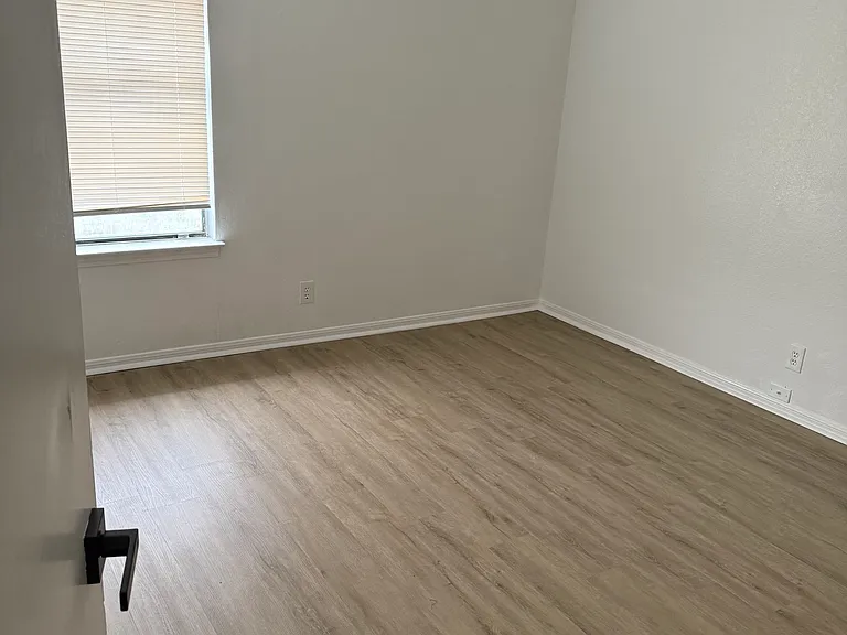 1000 Waco Rd #205 — Photo 7