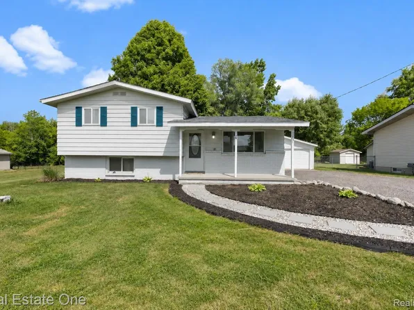 2351 Cheryl Ann Dr, Burton, MI 48519
