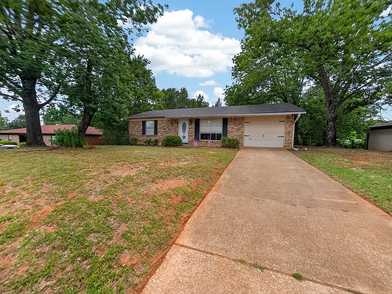 1511 Milam Dr — Photo 4