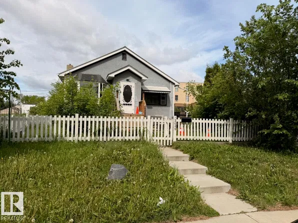 12026 77th St NW, Edmonton, AB T5B 2G7