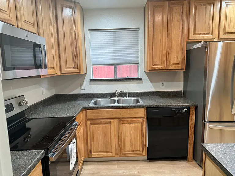 1400 Clay St — Photo 11
