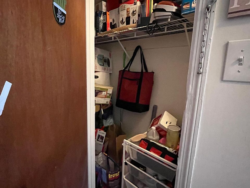 Entryway closet