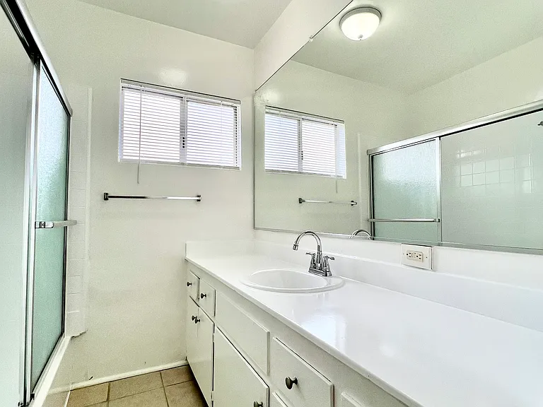4441 W 134th St #F — Photo 15