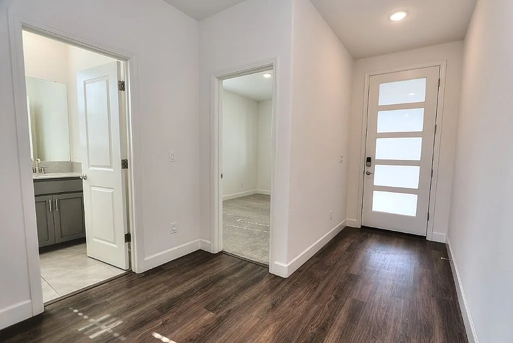4 bed, 2213 sqft, $3,550 — Photo 4