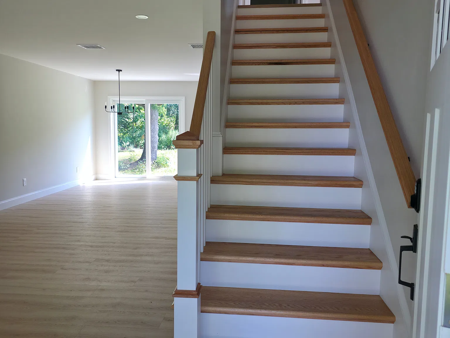 3 bed, 2.5 bath, 1600 sqft, $3,700 — Photo 3