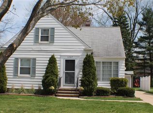 1207 Gordon Rd, Lyndhurst, OH 44124