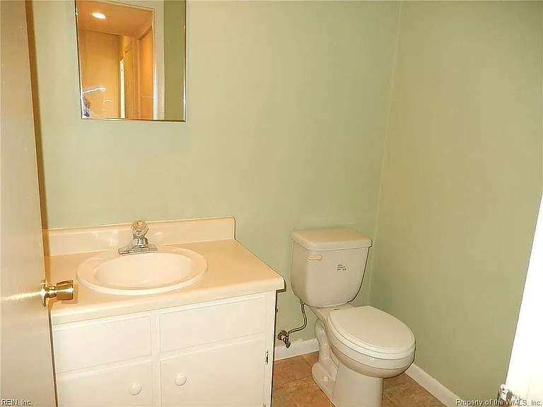 3813 Staffordshire Ln — Photo 5