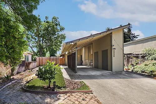 3326 Victoria Pl Photo 1