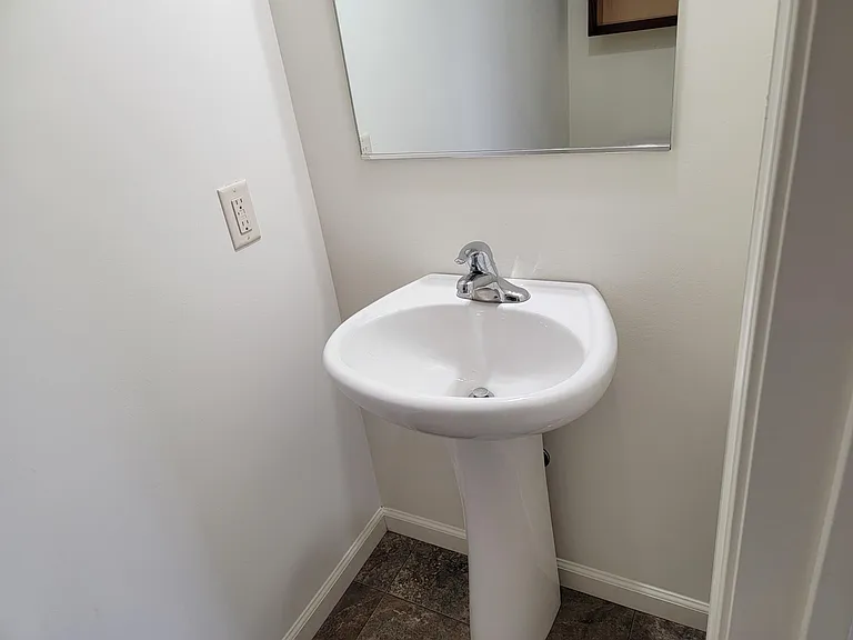 56 Gable Dr — Photo 10