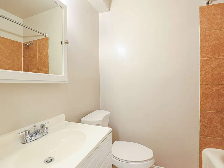 1633 E St NE #3 — Photo 19