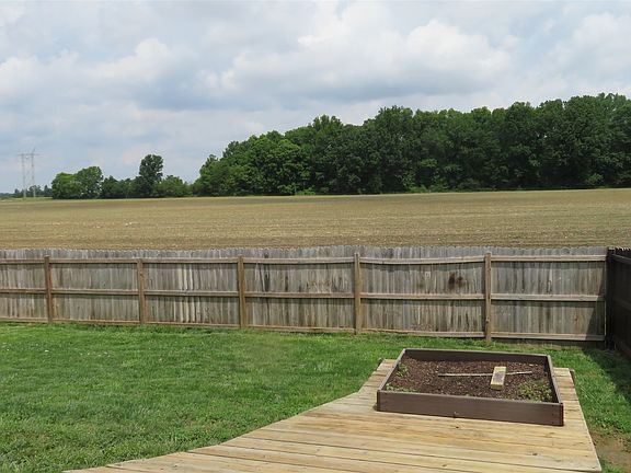 5th image of 388 Ariel Dr