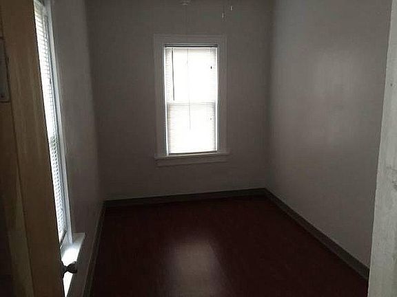 4th image of 104 E Clifford St