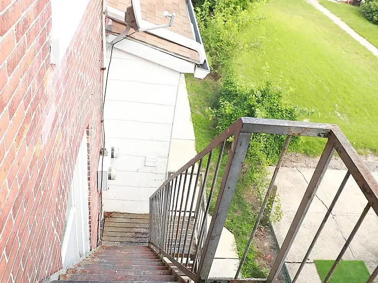 117 Green St #B — Photo 8