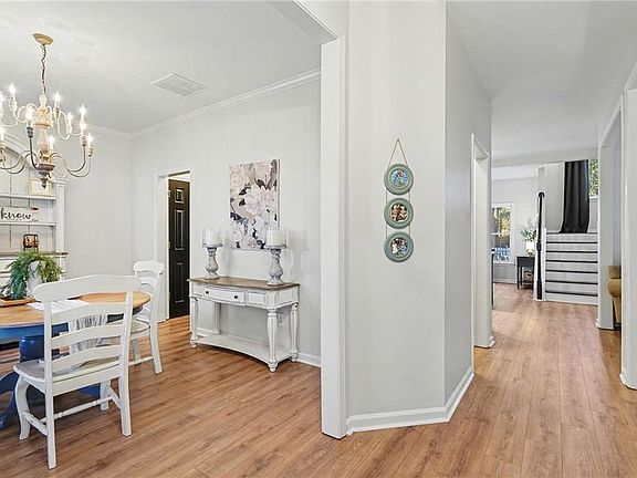 3rd image of 3060 Woodbridge Ln