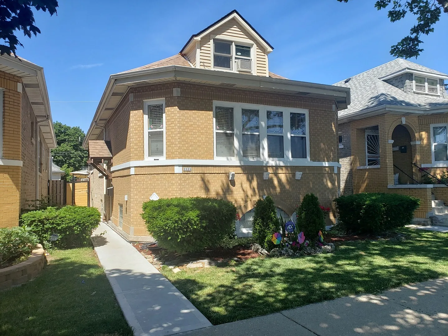 2626 N Oak Park Ave photo 1