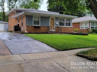 239 Kenloch Ave, Libertyville, IL 60048