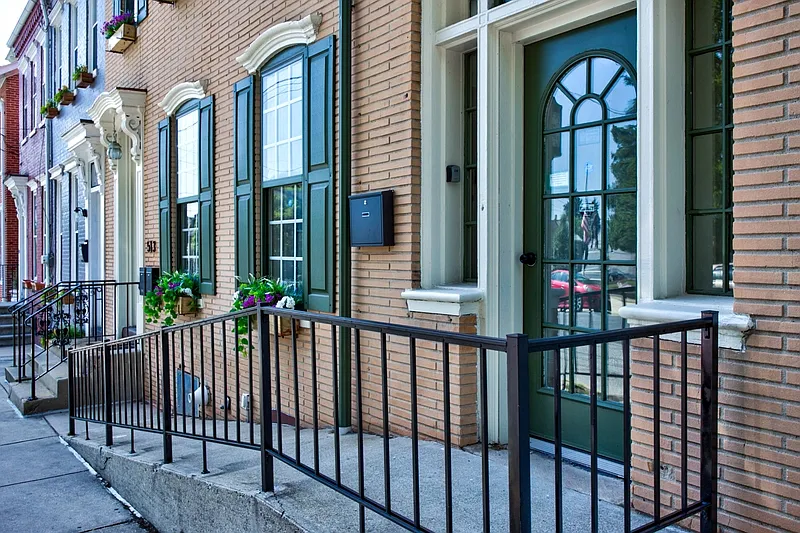 2 bed, 1.0 bath, 1344 sqft, $1,695 — Photo 2