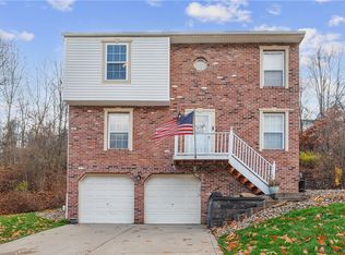121 Shelbourne Dr, Coraopolis, PA 15108