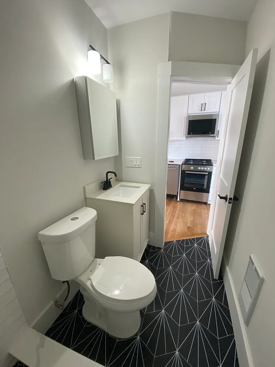 Building Photo - 152 Salem St #3