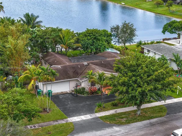 9820 SW 152nd Ter, Miami, FL 33157