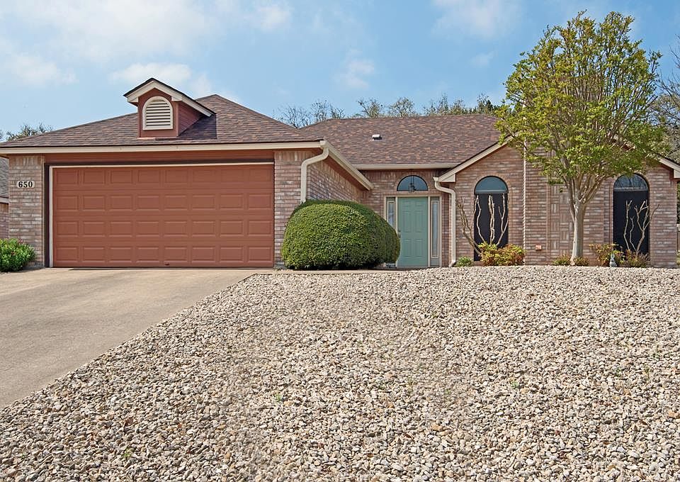 1st image of 650 Oak Hollow Dr