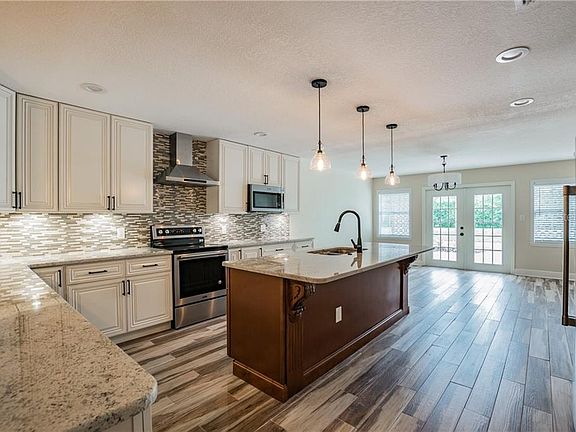 5th image of 15902 Northlake Village Dr